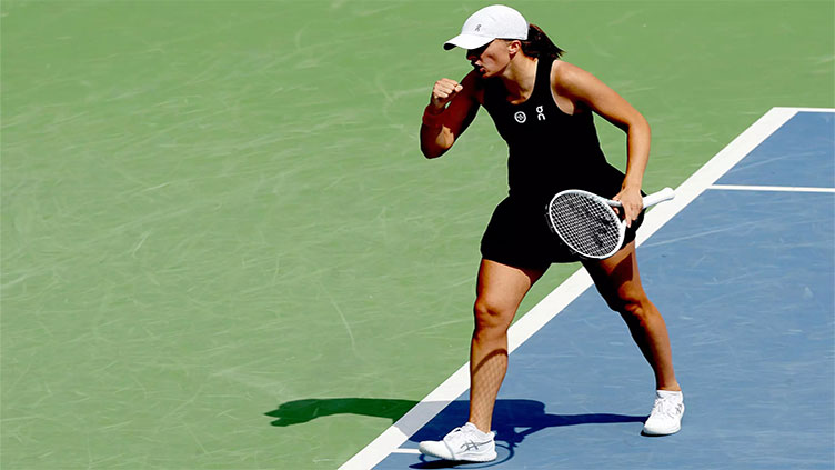 Swiatek survives Zheng scare to reach Cincinnati quarter-finals