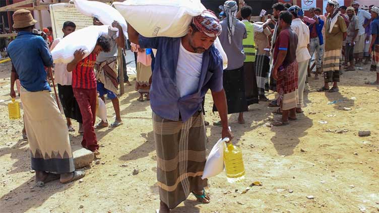 UN says forced to cut Yemen rations, compounding food crisis