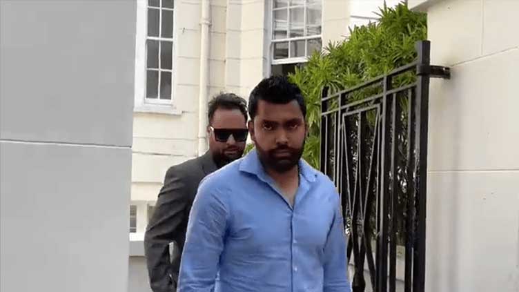 Umar Akmal's meeting with Nawaz sets tongues wagging