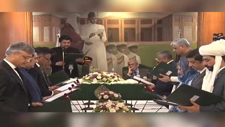 Caretaker Sindh cabinet takes oath