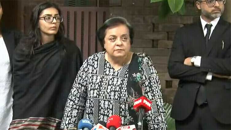 Shireen Mazari says her daughter 'kidnapped' by plainclothesmen, paratroopers