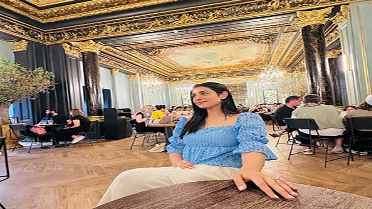 Sarah Khan enjoys Paris' vibe