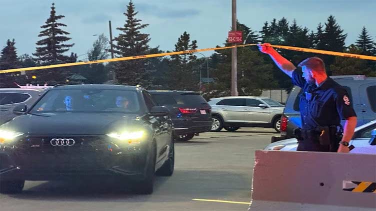 Three injured in Canada mall shooting