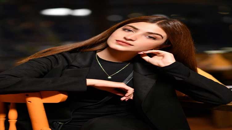 Kinza Hashmi tells fans how to find happiness