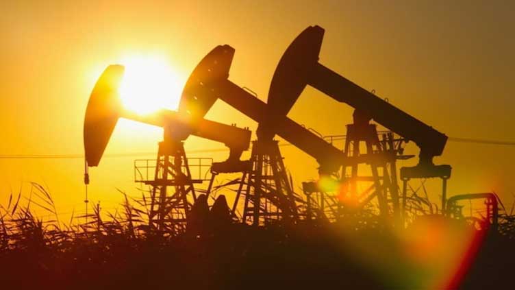 Oil heads for weekly dip on demand worries, dollar strength