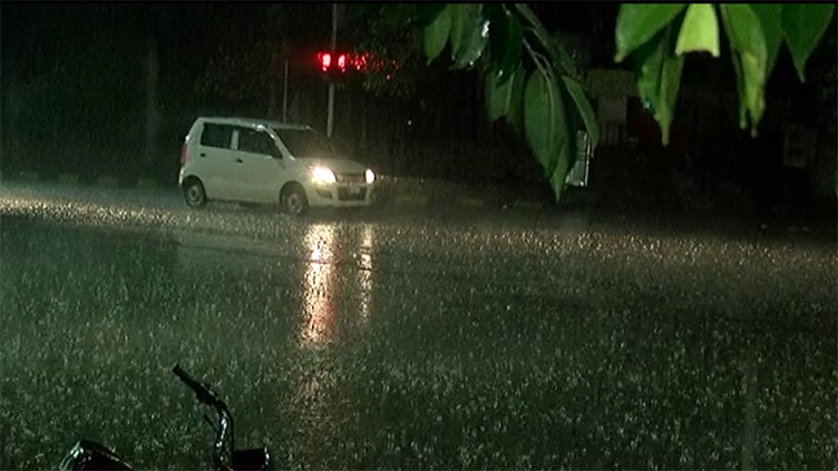 Heavy rain paralyses routine life in Lahore