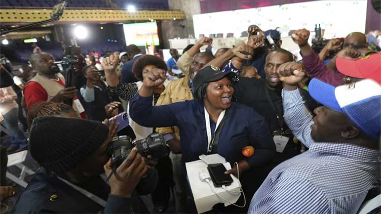 Zimbabwe's opposition alleges 'gigantic fraud' in vote 