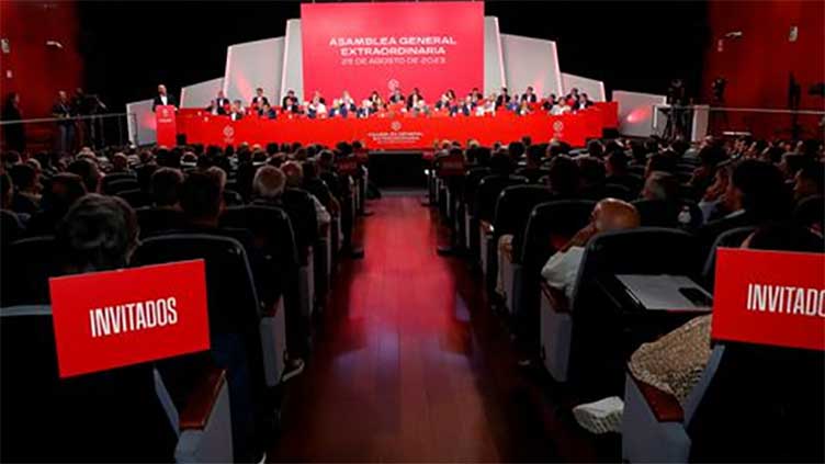 Spanish soccer federation to hold urgent meeting over kiss scandal