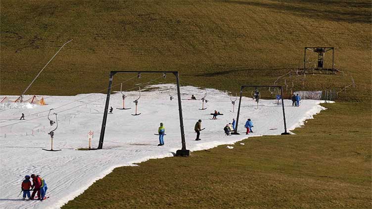Study suggests global warming set to worsen snow shortages on Europe's ski slopes