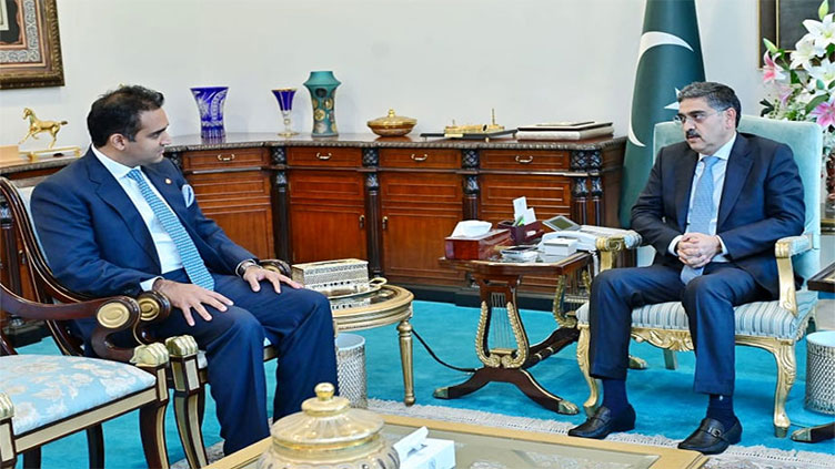 PM, Lord Aamer Sarfraz discuss ways to enhance Pakistan-UK ties