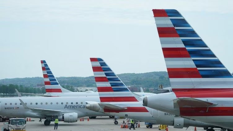 US airlines finned for keeping passengers on tarmac