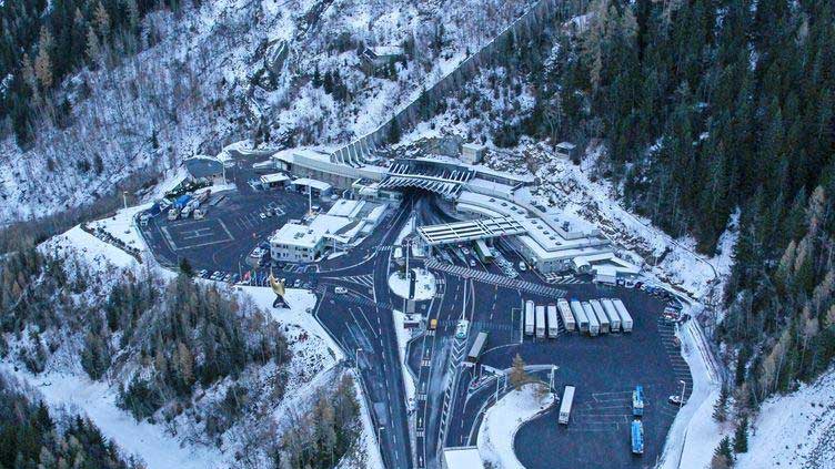 Italy's northern routes disrupted by Alpine tunnel closures