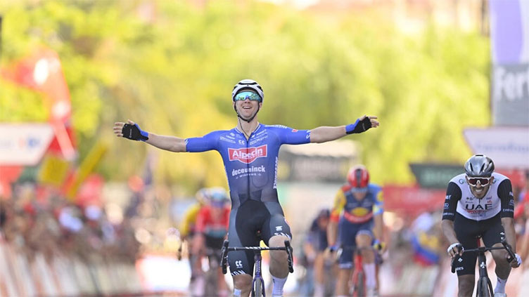 Groves sprints to stage four win as police foil Vuelta oil threat