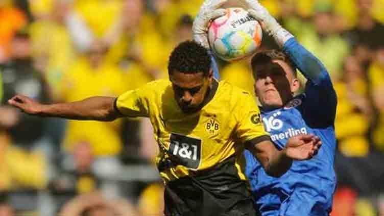 Dortmund's Haller out for a week after training injury