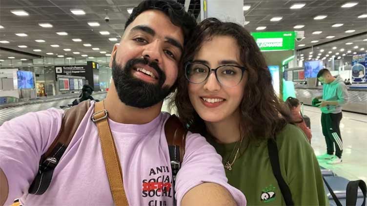 Pakistani girl reaches India to marry Kolkata man