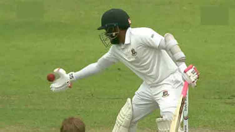 Mushfiqur Rahim falls to rare dismissal