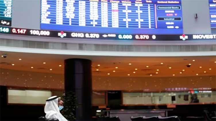 Major Gulf markets fall on weak oil prices