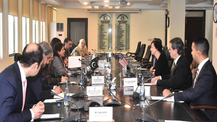 US official calls on Finance Minister Shamshad Akhtar 