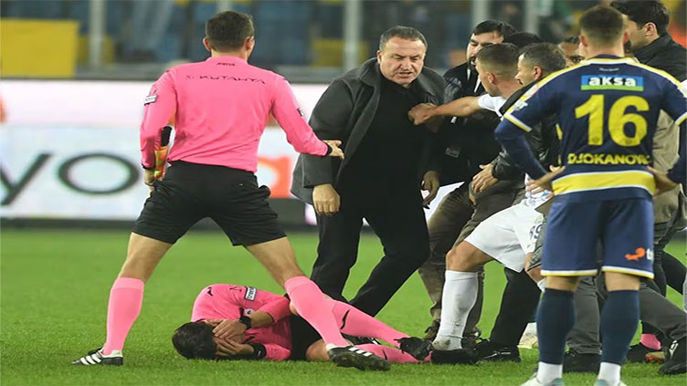 Turkish leagues halted after club president punches referee in face