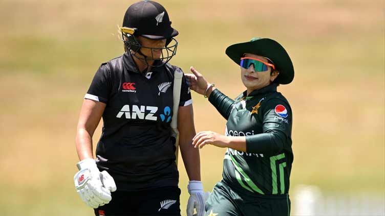 Pakistan lose key duo to injury as New Zealand clinch commanding victory