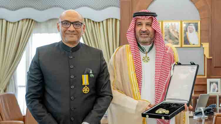 Medina Governor Prince Faisal bin Salman conferred with Hilal-i-Pakistan award