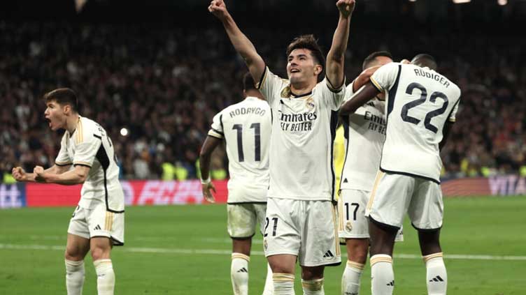 Madrid thrash Villarreal to go top but Alaba injured