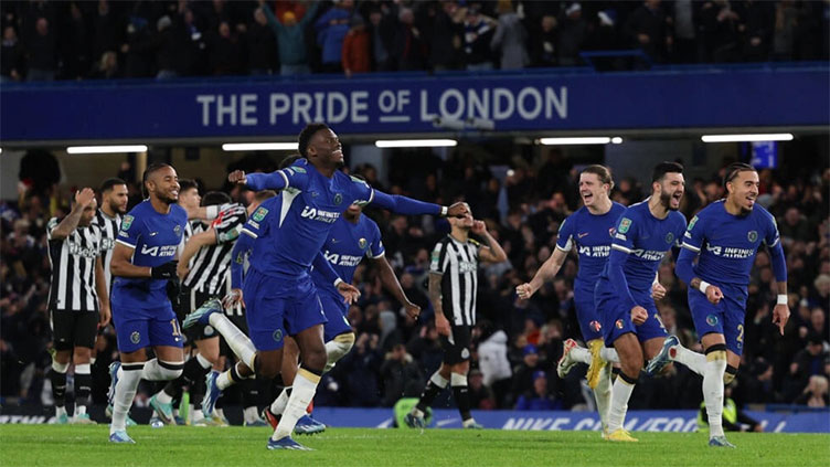 Chelsea back from brink to reach League Cup semis