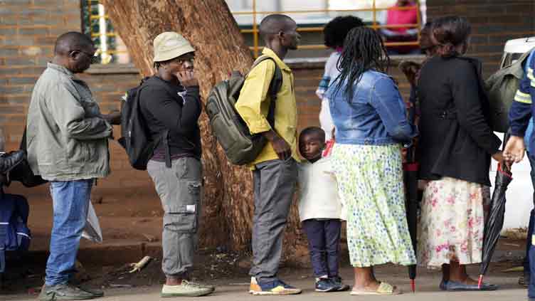 Economic migrants: A Christmas rush to get passports to leave Zimbabwe 