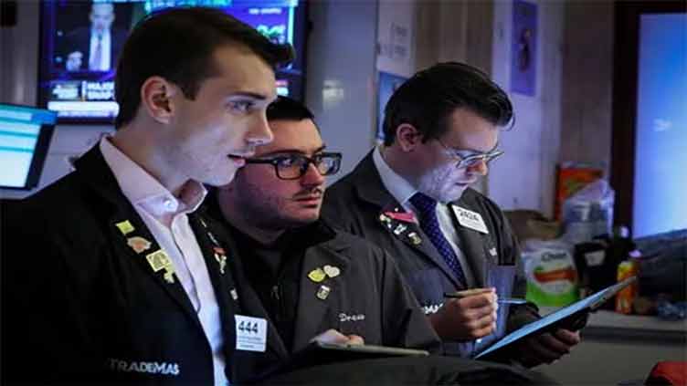 Wall St wavers heading into year end due to lack of catalysts