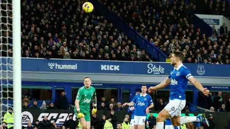 Man City earn comeback win at Everton to go fourth