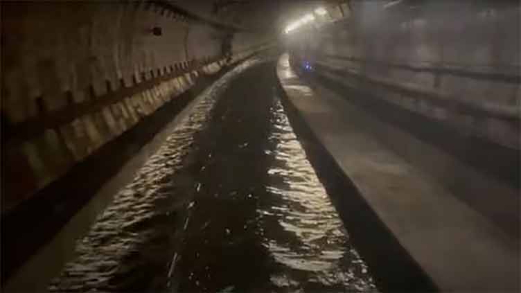 Flooded tunnel near London disrupts Eurostar train services