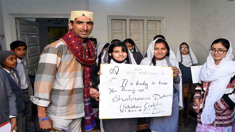 Dahani returns to primary school, inspires young students