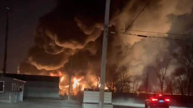 Train derailment causes massive fire in Ohio