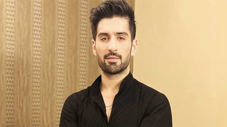 Feroze Khan's lawyer files defamation suit against Muneeb Butt