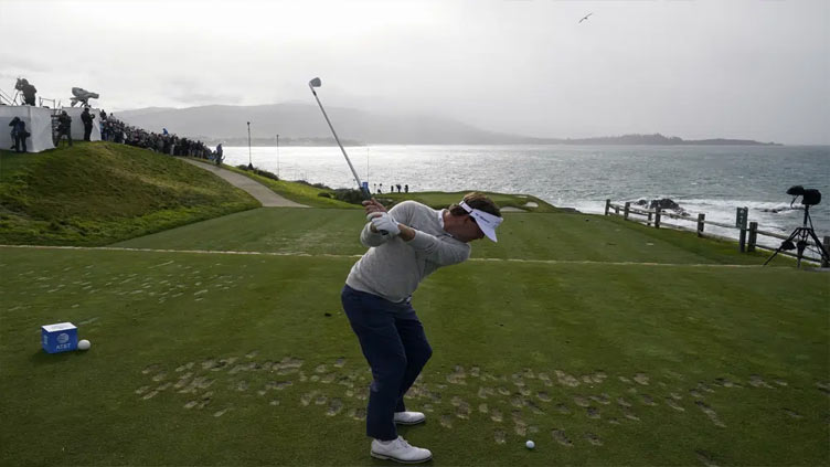 Strong wind suspends third round at Pebble Beach