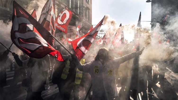  Macron gives ground to allies in unpopular pension reform bid