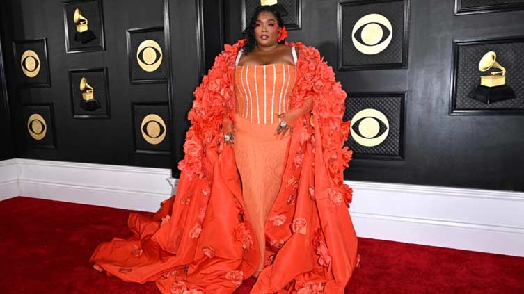 Grammys red carpet: bold colors, basic black, bling