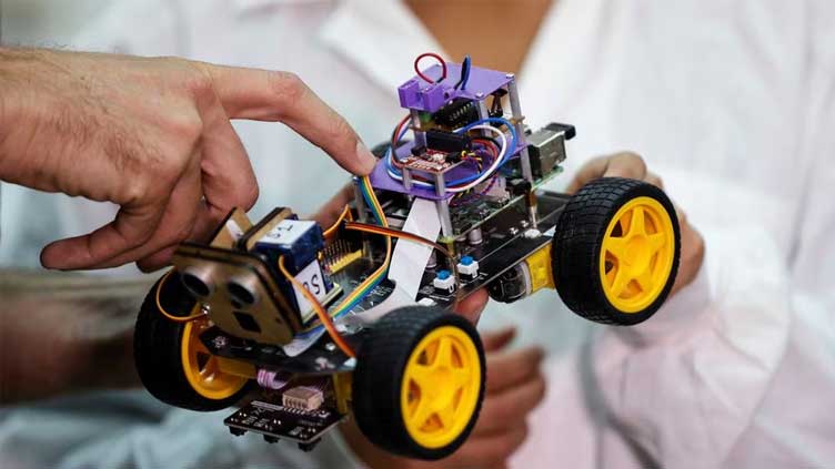  Israeli scientists develop sniffing robot with locust antennae