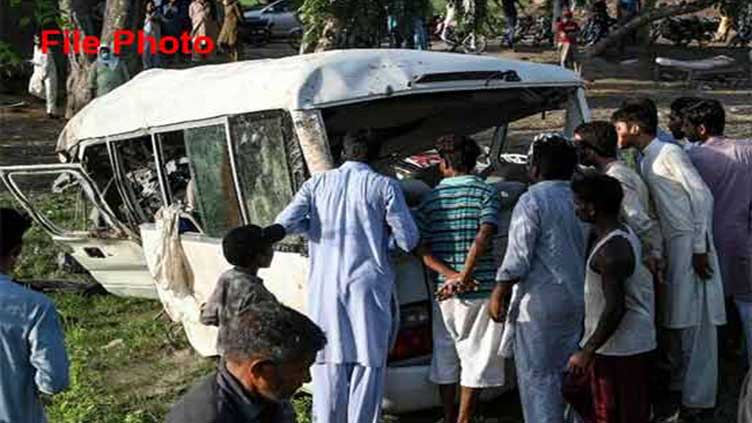 Eight killed, 18 injured in two traffic accidents