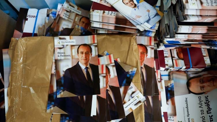 Cyprus rivals woo swing voters in presidential run-off