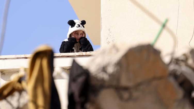  Hope, resources in short supply as Syria rescue efforts press on
