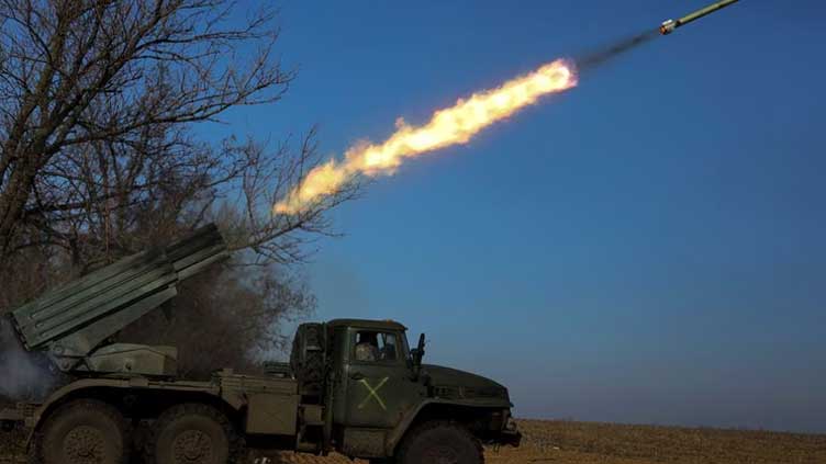  Russian forces bombard Ukraine's Bakhmut as defenders brace for assault
