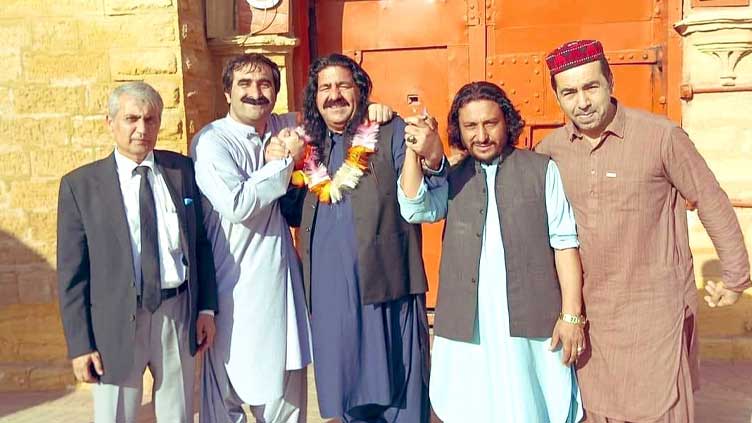 PTM's Ali Wazir walks free after bail approved in all cases