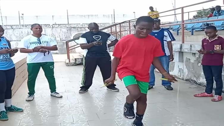 Nigerian teen skips rope 265 times in 1 minute on one leg