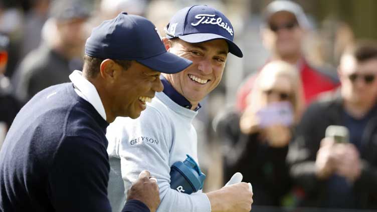 Pundits perplexed after Woods hands Thomas tampon at PGA event