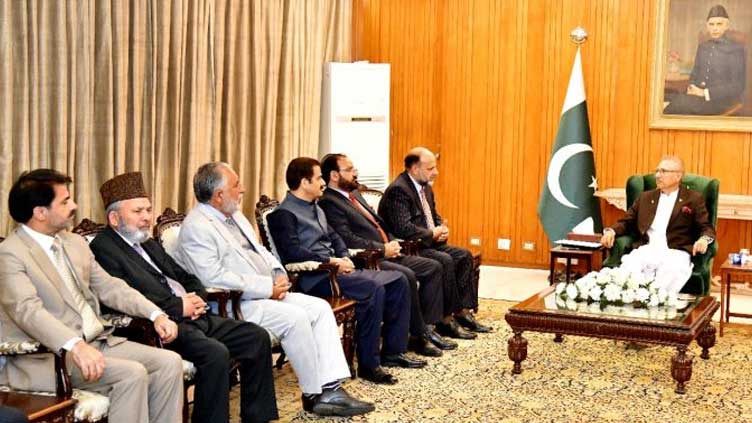  President calls for highlighting human rights violations in IIOJK