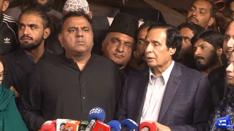 Parvez Elahi embraces PTI a day ahead of momentous 'Jail Bharo Movement' 