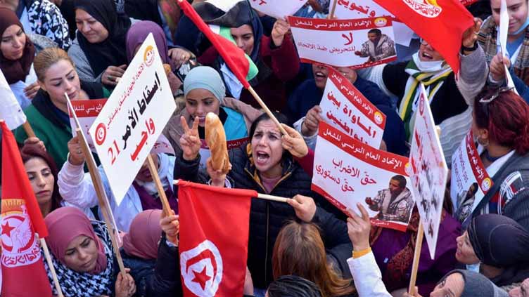 Tunisia detains prominent dissidents amid growing crackdown