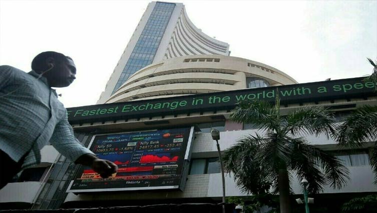 Indian shares dip as rate hike worries persist