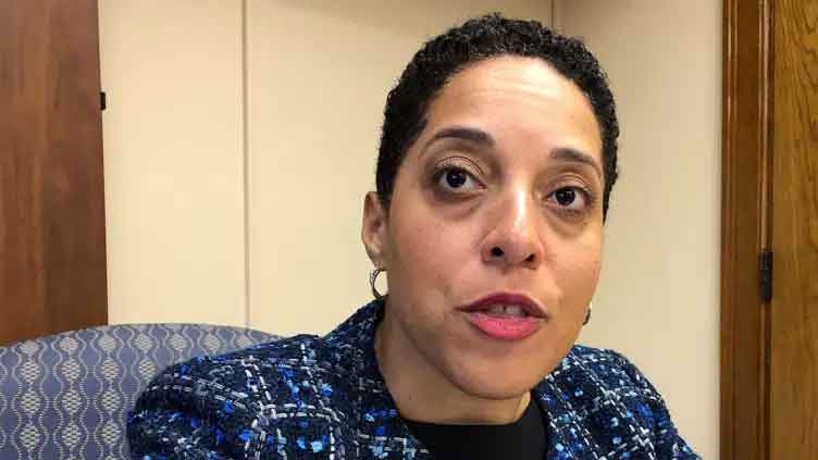 Teen athlete loses legs in crash; prosecutor asked to resign